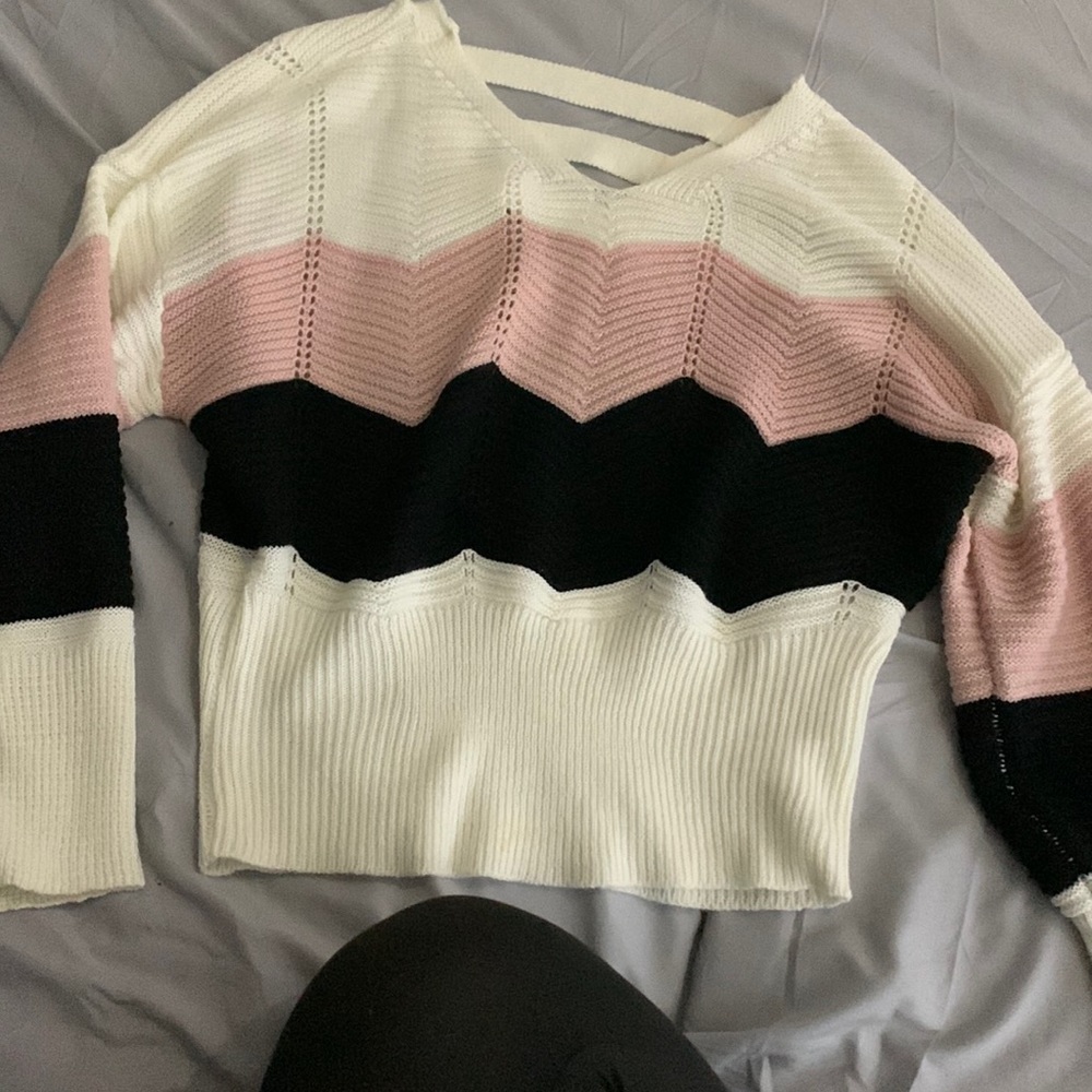 Womens Large V Neck Sweater Full Circle Trends
